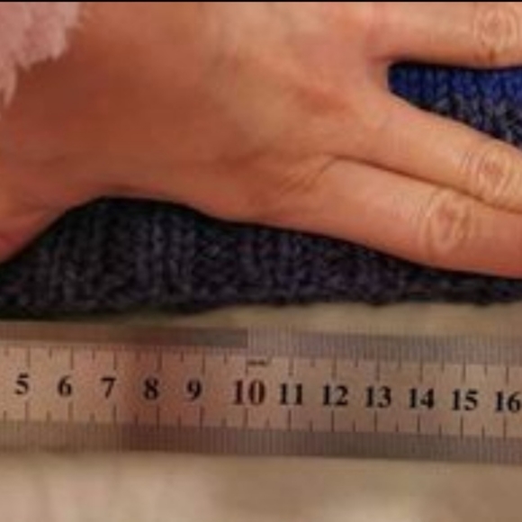 Handmade Bobble hats  for kid - Picture 4 of 4